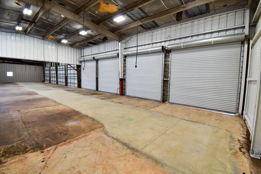 More Photos Of 8969 Pensacola Blvd, Pensacola Auto Repair For Sale