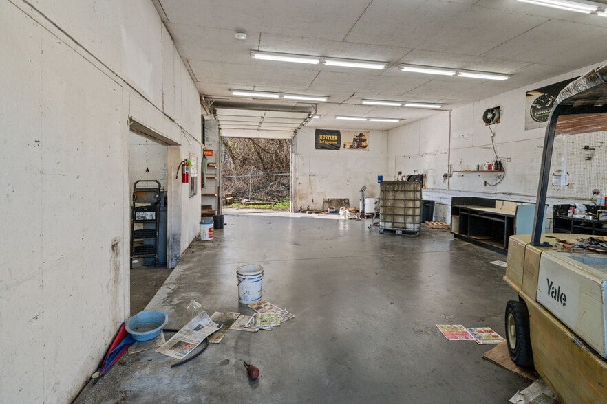 More Photos Of 476 N Main St, Clinton General Retail For Sale