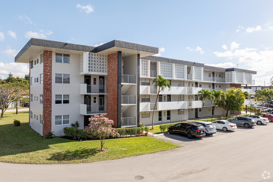 Primary Photo Of 3051 NW 48th Ave, Lauderdale Lakes Apartments For Sale