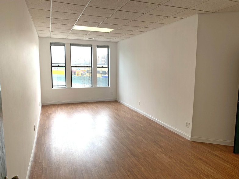 More Photos Of 3433-3439 N Sheffield Ave, Chicago Storefront Retail Residential For Lease