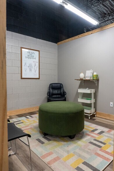 More Photos Of 214 S Church St, Dublin Flex For Sale