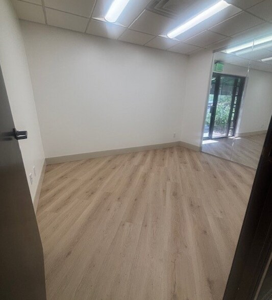 More Photos Of 10617 N Hayden Rd, Scottsdale Unknown For Lease