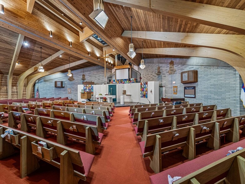 More Photos Of 211 Easton Dr, Lakeland Religious Facility For Sale