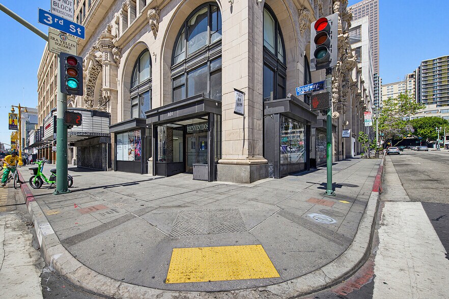 More Photos Of 311 S Broadway, Los Angeles Apartments For Lease