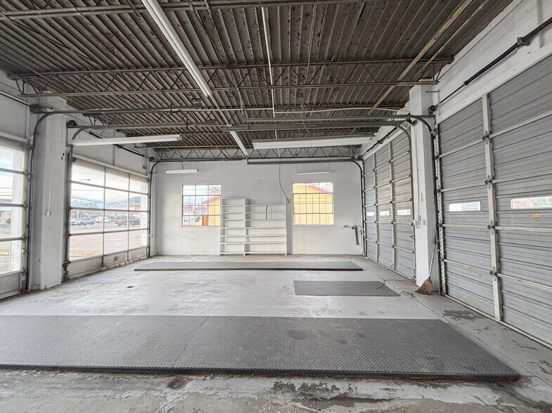 More Photos Of 507 S 12th St, Murray Flex For Sale