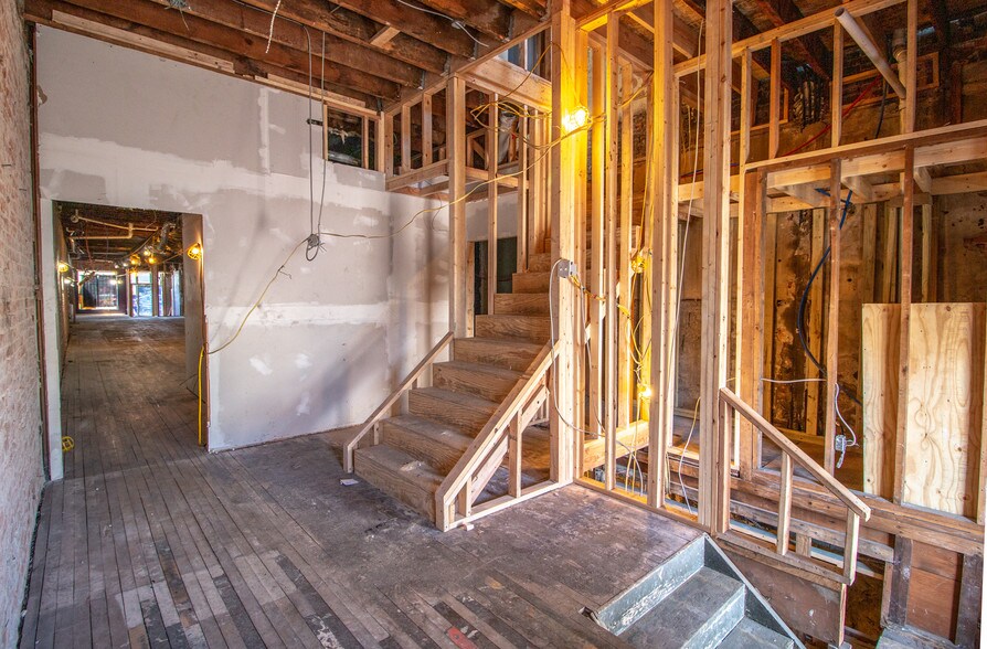 More Photos Of 6 N Saginaw St, Pontiac Storefront Retail Residential For Sale