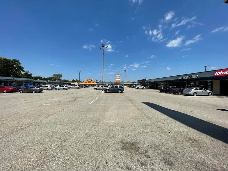 More Photos Of 5700-5748 W Little York Rd, Houston Freestanding For Lease