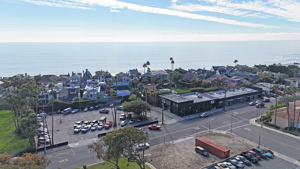 More Photos Of 23676-23712 Malibu Rd, Malibu Office For Lease