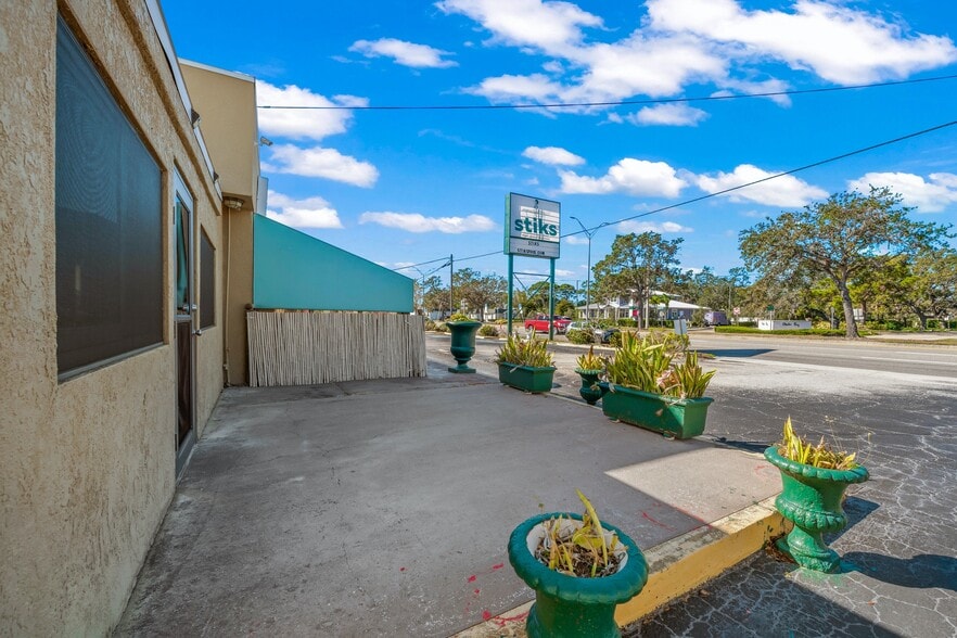 More Photos Of 4413 S Tamiami Trl, Sarasota Restaurant For Sale