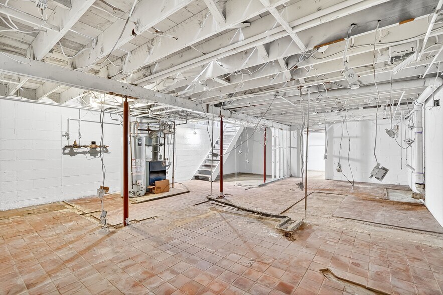 More Photos Of 153 Route 9W, Haverstraw Veterinarian Kennel For Sale