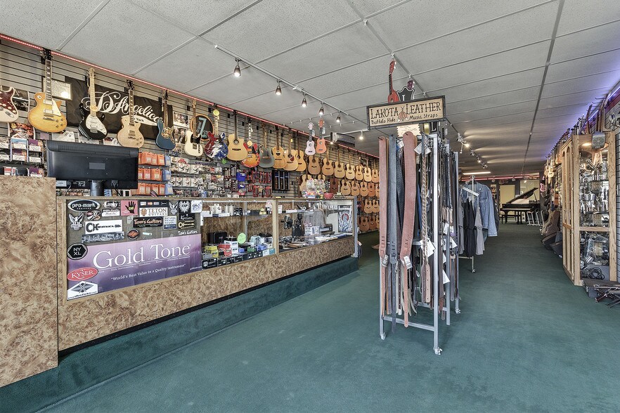 More Photos Of 1105 N Riverside Ave, Medford Freestanding For Sale