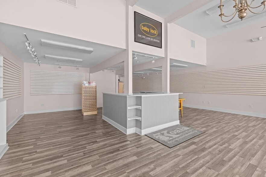 More Photos Of 132 S Main St, Warrenton Storefront For Sale