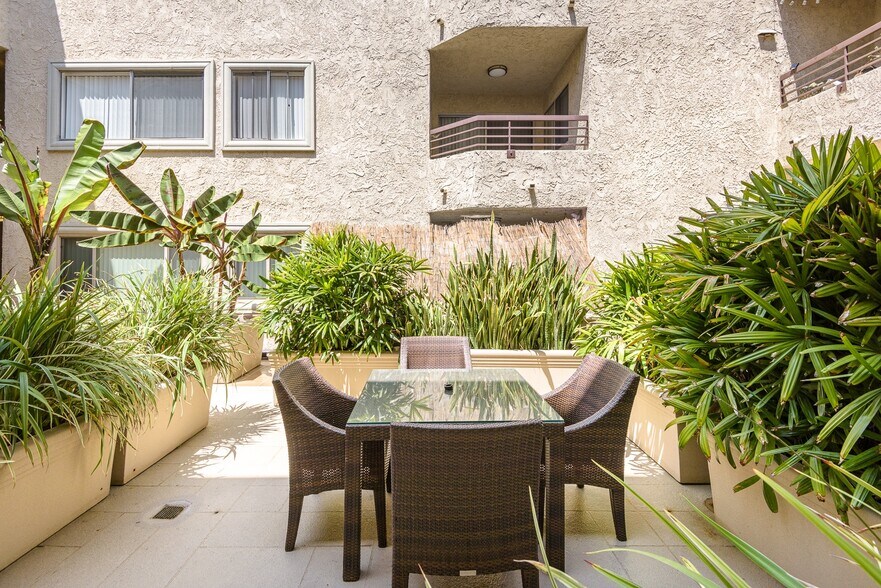 More Photos Of 7230 Franklin Ave, Los Angeles Apartments For Sale