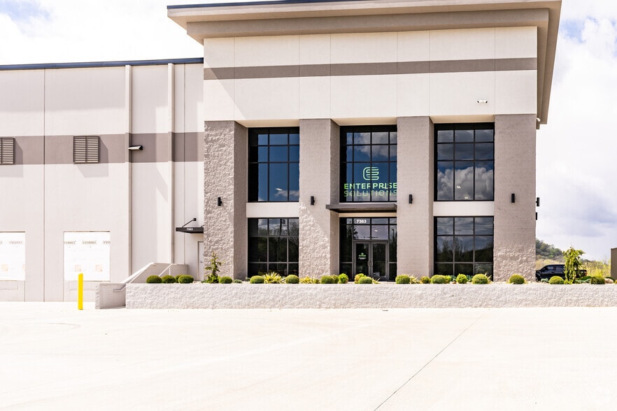 More Photos Of 7351-7361 Cockrill Bend Blvd, Nashville Distribution For Lease