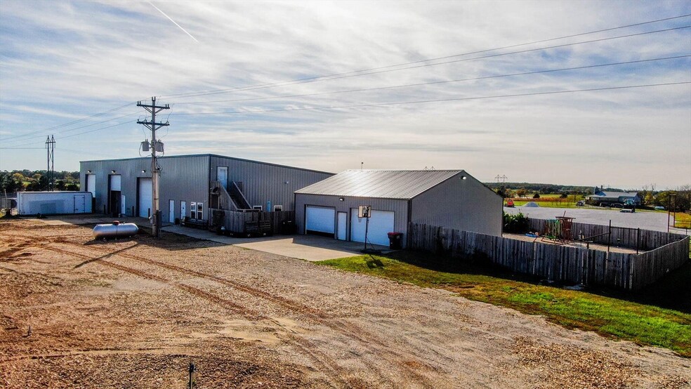 More Photos Of 558 Lucky Rd, Seymour Service For Sale