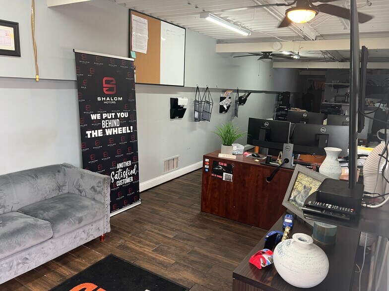More Photos Of 6136 Reisterstown Rd, Baltimore Auto Dealership For Lease