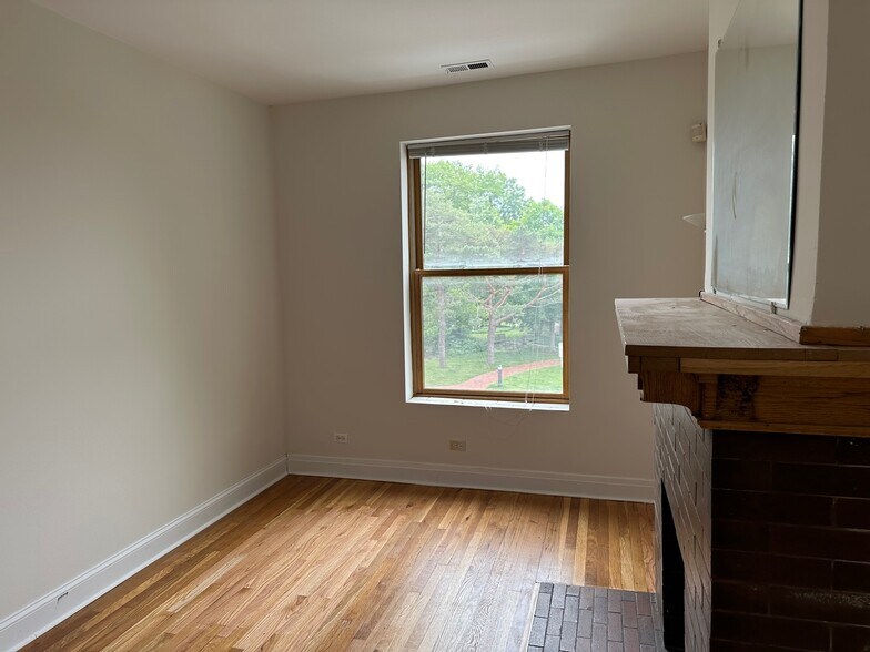 More Photos Of 706 Green Bay Rd, Glencoe Storefront Retail Office For Lease