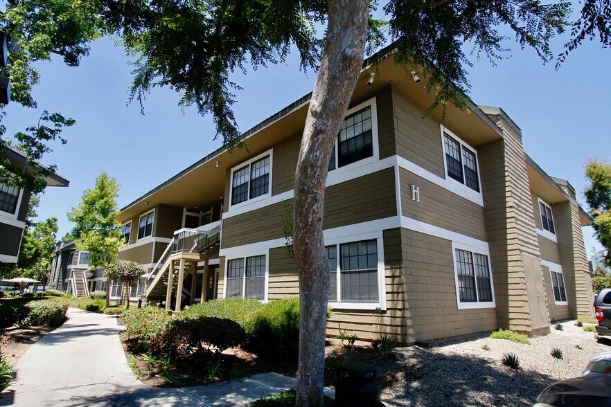 More Photos Of 2900 Bristol St, Costa Mesa Office For Sale