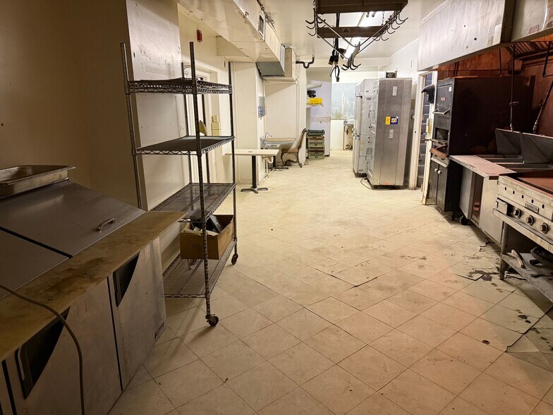 More Photos Of 12 E Main St, Chanute Hotel For Sale