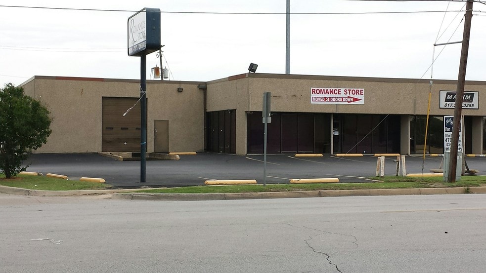 More Photos Of 760-780 N Beach St, Fort Worth Showroom For Lease