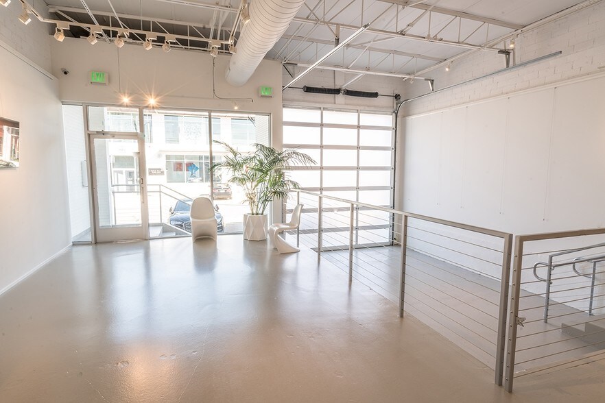 More Photos Of 1131 Dragon St, Dallas Showroom For Lease