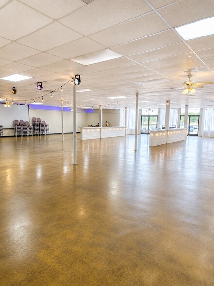 More Photos Of 615 N Main St, Troutman Restaurant For Lease