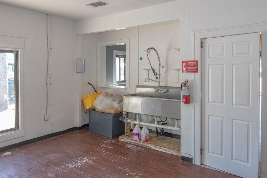 More Photos Of 2208 Austin Ave, Brownwood Flex For Sale