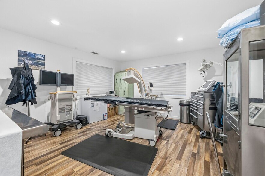 More Photos Of 19468 Village Dr, Sonora Office For Sale