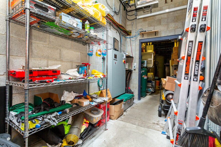 More Photos Of 31785 Van Dyke Ave, Warren Carwash For Sale