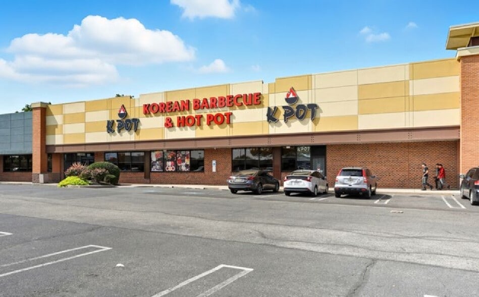 More Photos Of 330-424 W Oregon Ave, Philadelphia Unknown For Lease