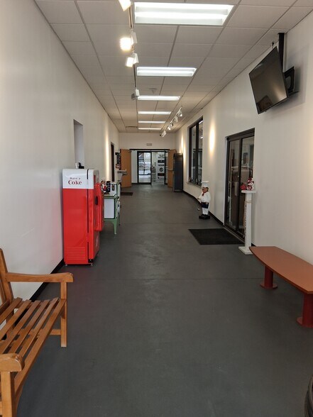 More Photos Of 800 S Morrison Ave, Collinsville Warehouse For Sale