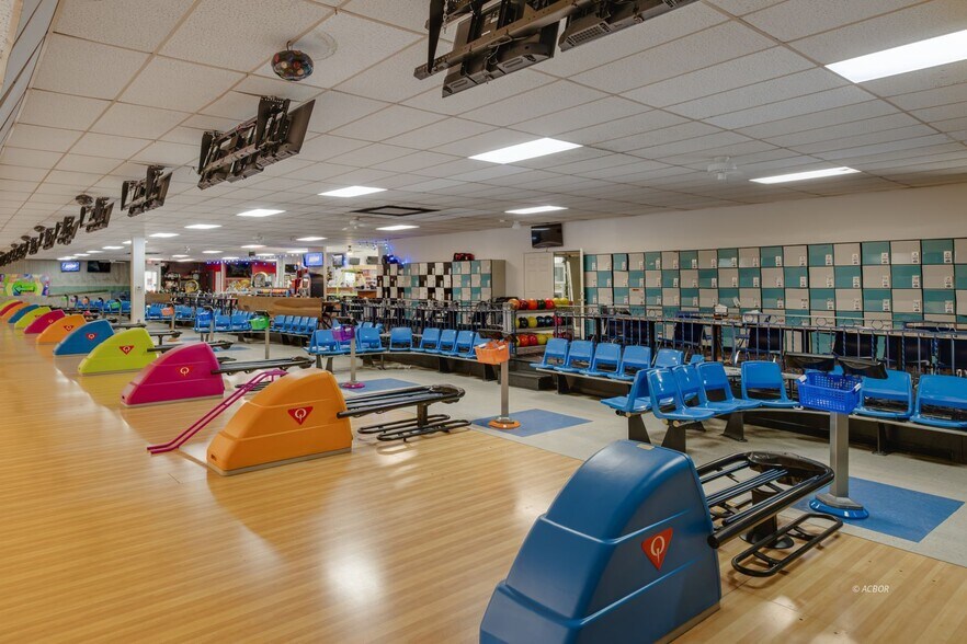 More Photos Of 1037 OH-7, Gallipolis Sports And Entertainment For Sale