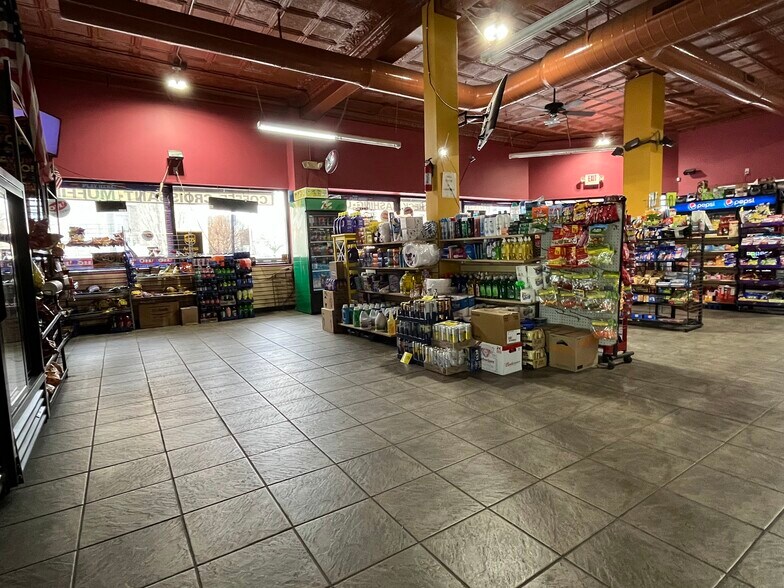 More Photos Of 901 Madison Ave, Toledo Storefront Retail Residential For Lease