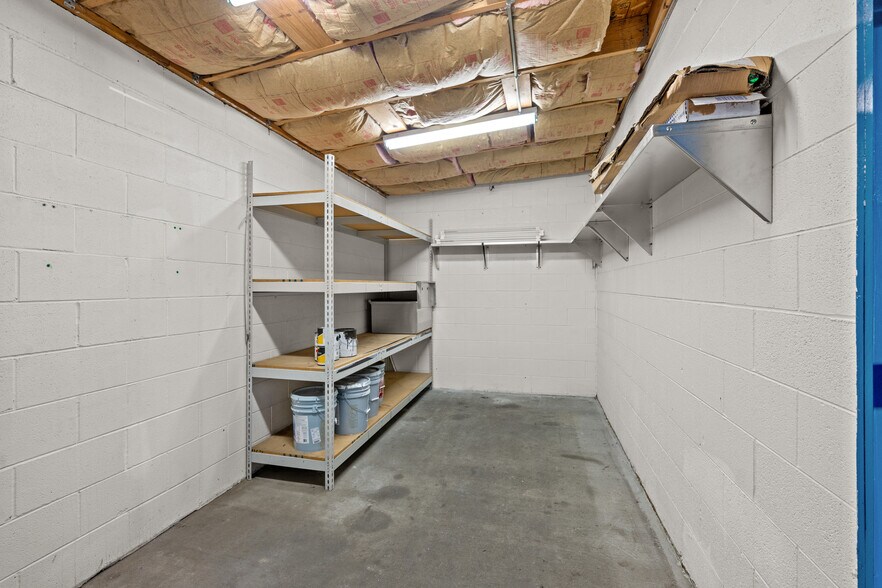 More Photos Of 4550 S Broadway, Englewood Showroom For Sale