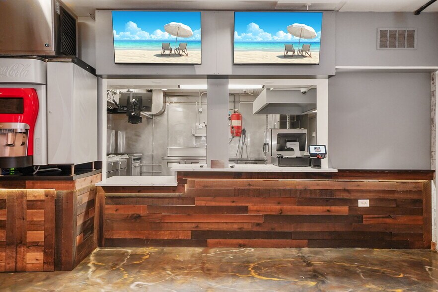 More Photos Of 1419 W Taylor St, Chicago Restaurant For Sale