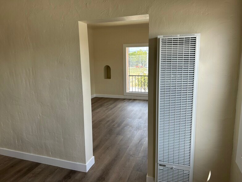 More Photos Of 1506 W 36th St, Los Angeles Apartments For Sale