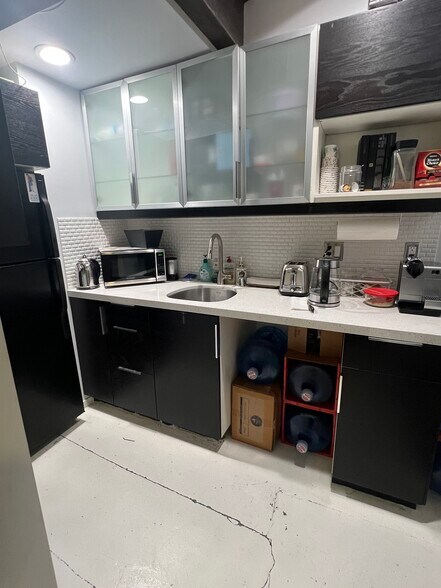 More Photos Of 6334-6340 Wilshire Blvd, Los Angeles Loft Creative Space For Lease