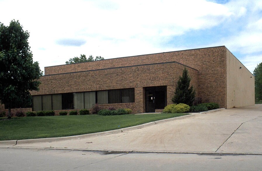 More Photos Of 44500 Reynolds Dr, Clinton Township Manufacturing For Sale