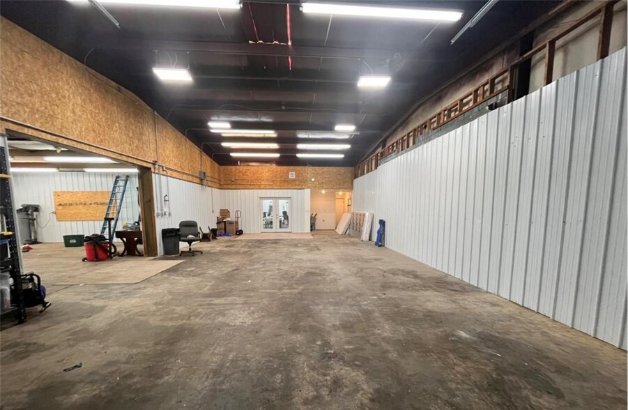 More Photos Of 2428 N US Highway 169, Coffeyville Industrial For Sale