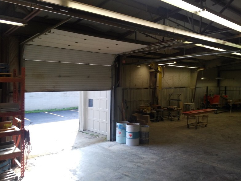 More Photos Of 15 Howard Pl, Kitchener Warehouse For Sale