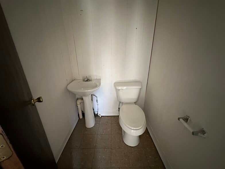 More Photos Of 1111 Miller Ave, Columbia Office Residential For Sale