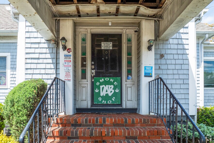 More Photos Of 389 Worcester Rd, Framingham Freestanding For Lease