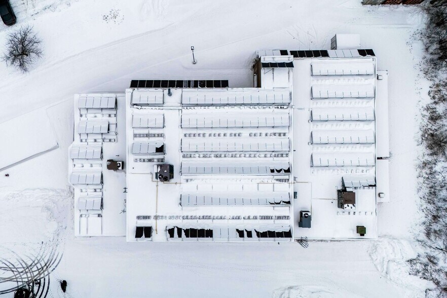 More Photos Of 10 Binnington Crt, Kingston Distribution For Sale