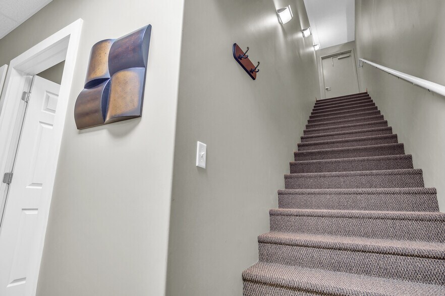 More Photos Of 5308 Parklane Dr, Kearney Serviced Offices For Sale