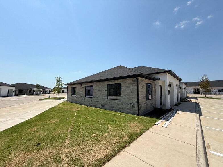 More Photos Of 6000 Alma Rd, McKinney Office For Sale