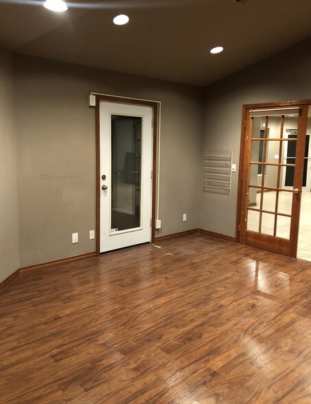 More Photos Of 1950 Keene Rd, Richland Freestanding For Lease
