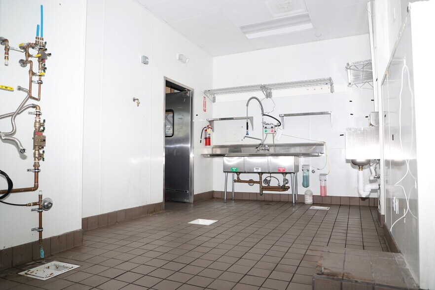 More Photos Of 10612 National Blvd, Los Angeles Storefront For Lease