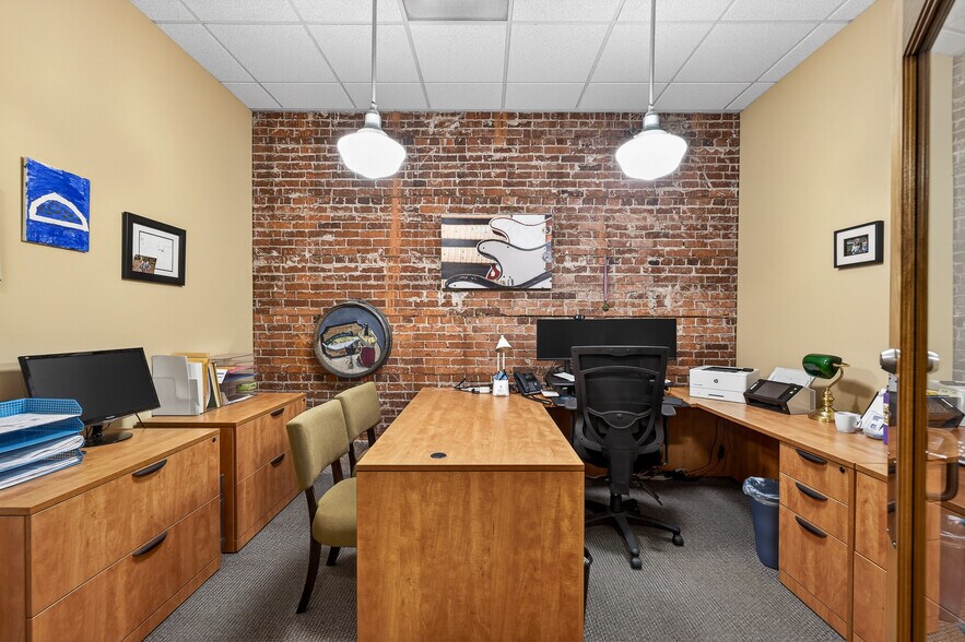 More Photos Of 700 E 1st St, Newberg Storefront Retail Residential For Sale