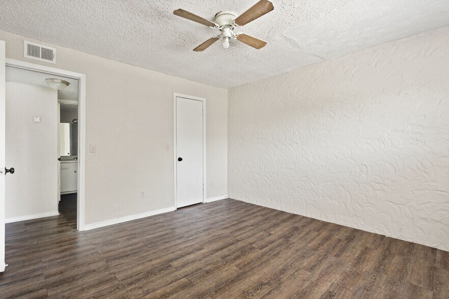 More Photos Of 7550 NW 10th St, Oklahoma City Apartments For Sale