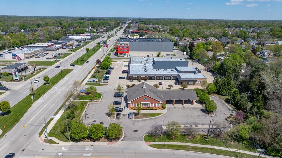 More Photos Of 3754 Rochester Rd, Troy Bank For Lease